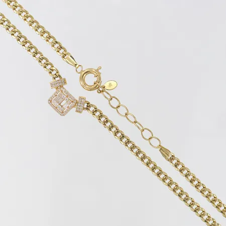 Collier med vita stenar längd 46-50cm bredd 4-9mm en sten saknas 18K.  Vikt: 11,4 g