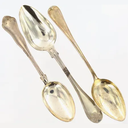 Tre uppläggningsskedar, längd 22cm, 21cm, 19,5cm, 830/1000 silver Vikt: 188,5 g