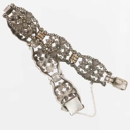 Armband med markasiter längd 19cm, bredd 17mm, stenar saknas, säkerhetskedja, silver 830/1000 Vikt: 27,8 g