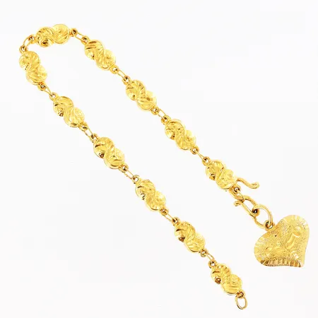 Armband med hänge hjärta längd 15,5cm, bredd 1,5-4,5mm, skevheter, skevt lås, 23K Vikt: 5,7 g