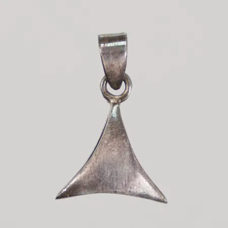 Hänge triangel 20mm, bredd 13,7mm, Silver 925/1000 Vikt: 2 g