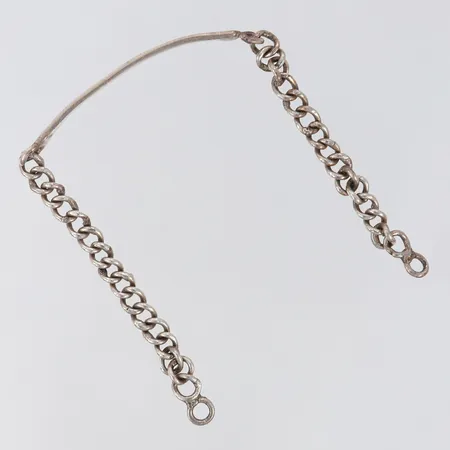 Armband Pansar med platta längd 16cm, bredd 4,5-5,5mm, repigt, lås saknas, ostämplat silver Vikt: 8,4 g