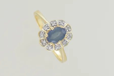 Ring med diamanter/safir stl:16 höjd 10 mm, 18K Vikt: 2,3 g