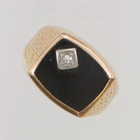 Ring med diamant 0,01ct onyx stl:17 bredd 12mm 18K 4,0g.