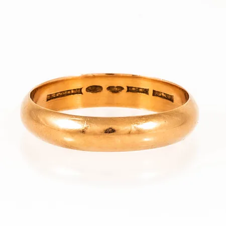 Ring slät stl:21¾ bredd 5mm, höjd 1,6mm, gravyr, 18K 6,2g.