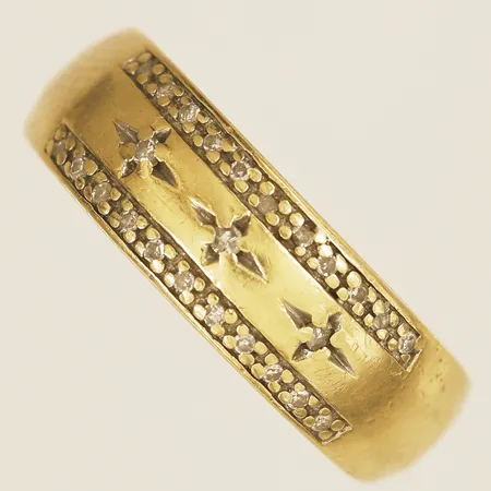 Ring med stenar stl:18 bredd 3,3-6,5mm GHA 18K Vikt: 4,4 g