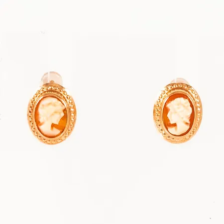 Örhängen kamé 8,5x11mm, snurrebussar saknas, men nya i plast medföljer, 18K 1,0g. 