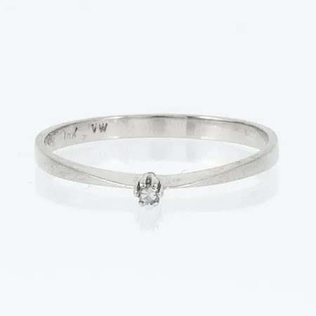Ring med en 8/8-slipad diamant ca 0,01ct stl:17½ bredd 2mm, vitguld 18K 1,3g. 