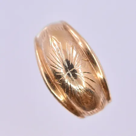 Ring med dekor stl:18 18K 2,7g Vikt: 2,7 g