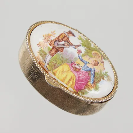 Dosa förgyllt metall med porslins lock, 3x4x2cm, något glapp i locket