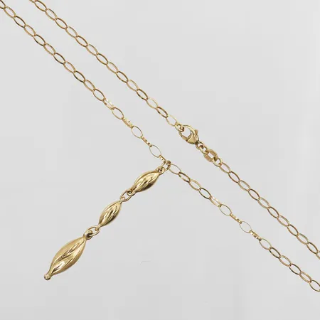 Collier med integrerat hänge, längd 45cm, bredd 2,5mm, hängets mått ca 50x6mm, GHA, 18K Vikt: 4,9 g