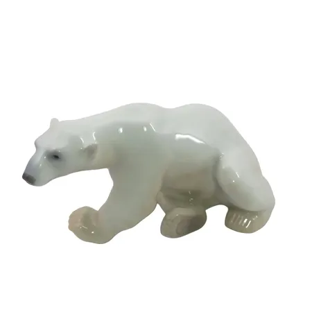 Figurin "Isbjörn" porslin Bing & Gröndahl Danmark, höjd 6 cm, längd 11 cm, nr 2217, 1:a sortering, fint skick utan anmärkning, vikt 119 gram  Skickas med paket.