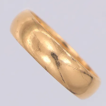 Ring slät stl:19¾, gravyr, 18K Vikt: 5,7 g
