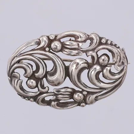Brosch genombrutet mönster Arvo Saarela år 1951, 40 x 27mm, 830/1000 silver Vikt: 5,2 g