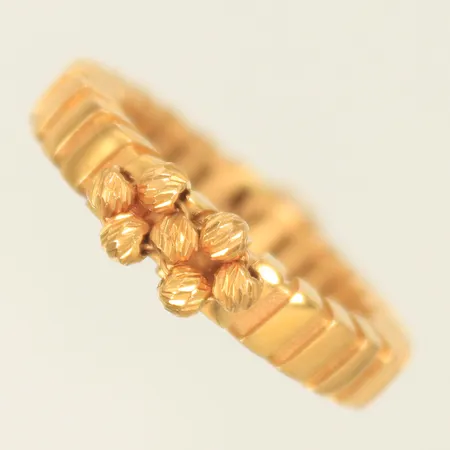 Ring mönstrad med kulor stl 16¼, bredd 4mm, 21K, 3,7g Vikt: 3,7 g