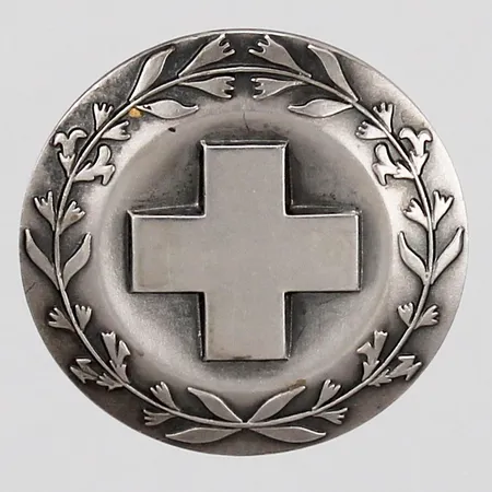 Brosch Röda korset Sporrong Ø: ca 30mm silver 830/1000 Vikt: 13,6 g