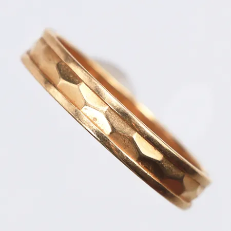 Ring mönstrad, Stl:19, bredd: 4mm, gravyr, 18K Vikt: 3,4 g