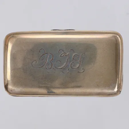 Pillerburk, längd 74mm, bredd 41mm, gravyr, bucklor, år 1853, silver 830/1000  Vikt: 52 g
