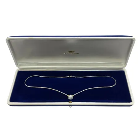 Collier, 18K vitguld, Diamanter 33 x 0,02ct, dekor i rött guld, längd 40,0 cm, kedjans bredd 1,8 mm, halvklot Ø 9 mm, fint skick, etui från Busherer  Vikt: 12,6 g