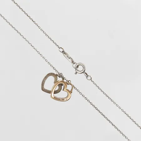 Kedja med två hängen Tiffany & Co, längd 46cm, bredd 1mm, hängenas mått 12x10mm, ett hänge i 18K, silver 925/1000 Vikt: 3,3 g