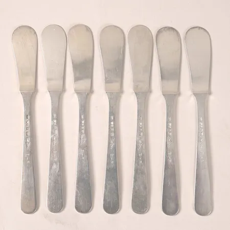 Sju smörknivar Wiwen Nilsson längd 13,5cm, Lund, gravyr B-P, silver 925/1000 Vikt: 157,6 g
