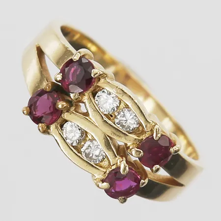 Ring med diamanter 4xca0,05ct och rubiner stl:18, bredd 3-8,5mm, 18K Vikt: 5,6 g