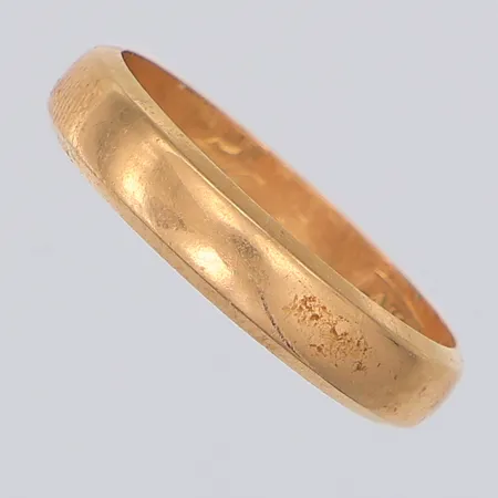 Ring slät stl:16 gravyr 18K Vikt: 2,6 g