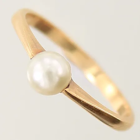 Ring med odlad saltvattenpärla Ø5,2mm stl:17¼ bredd 1,8-5,2mm 18K Vikt: 2,6 g