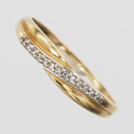 Ring med diamanter 13xca0,005ct åttkantslipade stl:17¼, bredd 1-4mm, GHA, 18K Vikt: 1,3 g