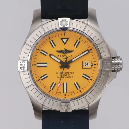 Herrur Breitling Avenger Seawolf, stål, automatisk, 45mm, refnr A17319, serienr 7160198, datum, gummiarmband, smärre repor, extra tygarmband med viklås, certifikat El Chronëmetro (ES) daterat 08-01-2020, chronometercertifikat, manual, box, ytterkartong. 