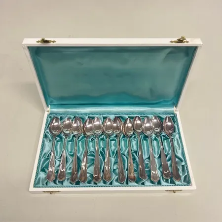 12 Kaffeskedar modell Saga, längd 11cm, silver 830/1000 Vikt: 141,3 g