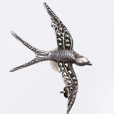 Brosch svala med markasiter, 40x30mm, 830/1000 silver Vikt: 4,1 g