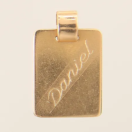 Hänge 20x13mm, gravyr 18K Vikt: 2,9 g