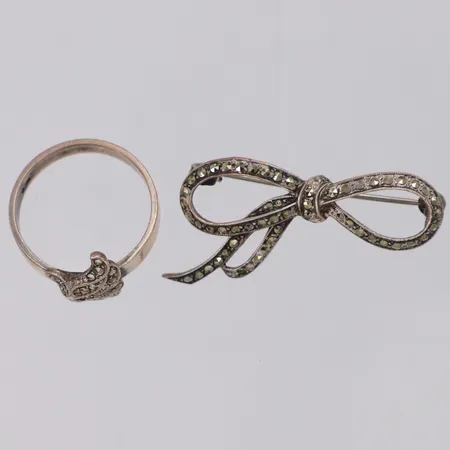 Ring och brosch, defekt, stenar saknas, limmat, 830/1000 silver Vikt: 8,6 g