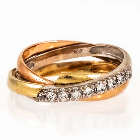 Ring med 9 x ca 0,015ct briljantslipade diamanter stl:16 bredd 5mm, defekt skena, 18K 3,6g. 