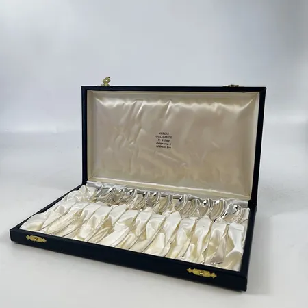 12 Kaffeskedar 12,5cm, tillhörande schatull, 830/1000 silver Vikt: 188,7 g