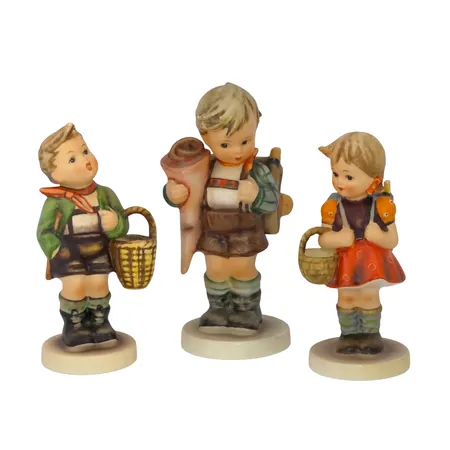 Figuriner 3 stycken Hummel/Goebel Germany, höjd 14,5 cm och lägre, fint skick utan anmärkning, noggrant genomgångna, vikt 386 gram  Skickas med paket.