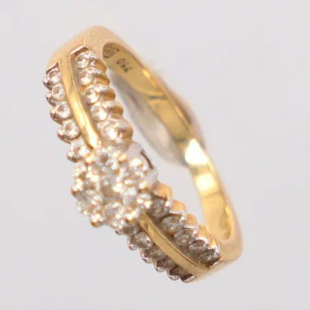 Ring diamanter 7x0,02ct 20x0,01ct stl:16½ Guldfynd 18k Vikt: 4,3 g