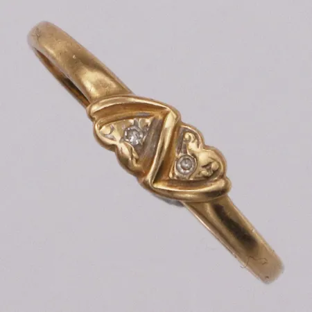Ring hjärtan GFAB, diamanter 2 x ca 0,005ct, stl:17½, bredd 1,6-4,6mm, något skev, 18K Vikt: 1,3g Vikt: 1,3 g