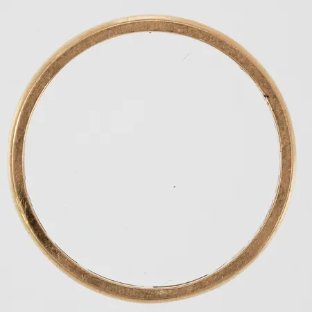 Ring slät graverad stl:19½ bredd: ca 3mm 18K Vikt: 3,2 g