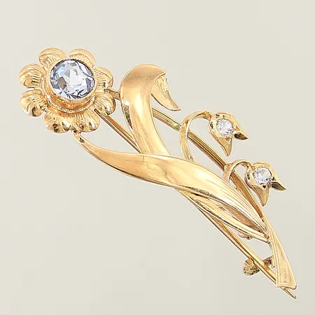 Brosch blomma med blå samt vita stenar 37x14mm 18K Vikt: 3,1 g