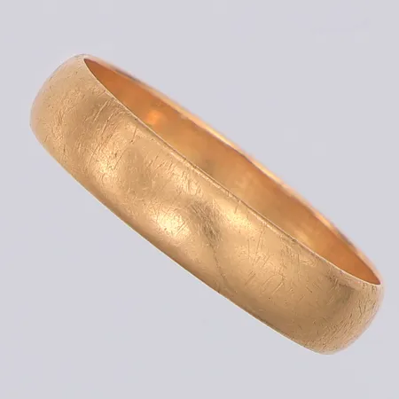 Ring slät stl:20 gravyr 18K Vikt: 4 g