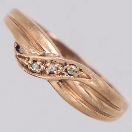Ring med stenar stl 16¾, bredd 5,2mm, 9K Vikt: 1,7 g