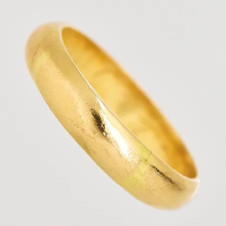 Ring stl:17 bredd 4mm, gravyr, 21K. Vikt: 4,6 g