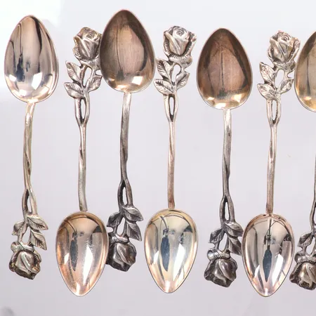 13 kaffeskedar  1 sockersked, silver 800/1000  Vikt: 165 g