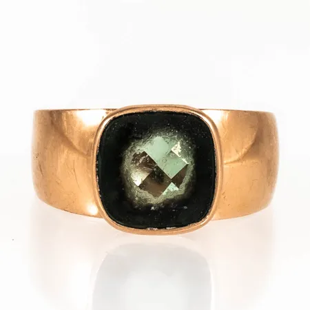 Klackring med grön repig sten, 18K 3,7g. 