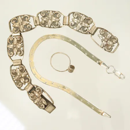 2 armband, 1 ring, saknar del/knäckta/klämda/defekta, silver 835/1000-delar 22,8g Vikt: 22,8 g