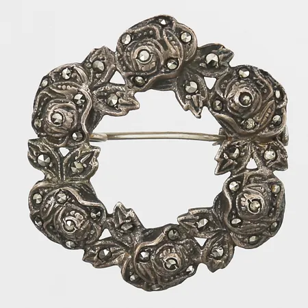 Brosch med markasiter Ø32mm, Ge-Kå Rolf Kaplan Ab, silver 830/1000 Vikt: 7,9 g