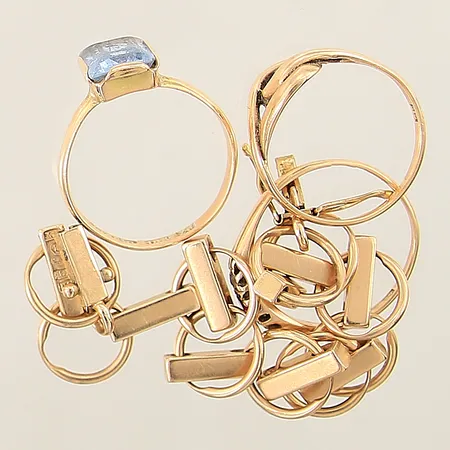 Diverse guldsmycken stenar nagg skeva gravyr 18K Vikt: 24,6 g