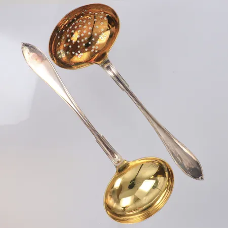 Slev ströare modell Svensk spetsig, längd 19,5cm, delvis förgylld, GAB Stockholm 1928, silver 830/1000  Vikt: 137,3 g